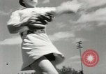 Image des femmes jouant All American Girls Baseball jeu Kenosha Wisconsin USA, 1949, de la seconde 28 séquences d'archives historiques vidéo 65675020790