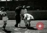 Image des femmes jouant All American Girls Baseball jeu Kenosha Wisconsin USA, 1949, de la seconde 35 séquences d'archives historiques vidéo 65675020790