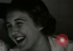 Image des femmes jouant All American Girls Baseball jeu Kenosha Wisconsin USA, 1949, de la seconde 39 séquences d'archives historiques vidéo 65675020790