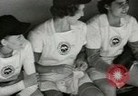Image des femmes jouant All American Girls Baseball jeu Kenosha Wisconsin USA, 1949, de la seconde 40 séquences d'archives historiques vidéo 65675020790
