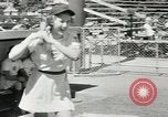 Image des femmes jouant All American Girls Baseball jeu Kenosha Wisconsin USA, 1949, de la seconde 50 séquences d'archives historiques vidéo 65675020790
