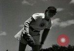 Image des femmes jouant All American Girls Baseball jeu Kenosha Wisconsin USA, 1949, de la seconde 52 séquences d'archives historiques vidéo 65675020790