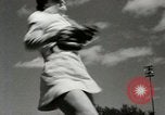 Image des femmes jouant All American Girls Baseball jeu Kenosha Wisconsin USA, 1949, de la seconde 55 séquences d'archives historiques vidéo 65675020790