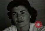 Image des femmes jouant All American Girls Baseball jeu Kenosha Wisconsin USA, 1949, de la seconde 60 séquences d'archives historiques vidéo 65675020790