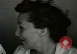 Image des femmes jouant All American Girls Baseball jeu Kenosha Wisconsin USA, 1949, de la seconde 62 séquences d'archives historiques vidéo 65675020790