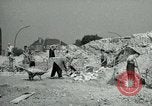 Image Nettoyage de briques Berlin Allemagne, 1955, de la seconde 34 séquences d'archives historiques vidéo 65675020796