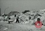 Image Nettoyage de briques Berlin Allemagne, 1955, de la seconde 36 séquences d'archives historiques vidéo 65675020796