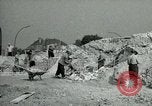 Image Nettoyage de briques Berlin Allemagne, 1955, de la seconde 37 séquences d'archives historiques vidéo 65675020796