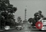 Standbild Siegessaule Berlin Deutschland, 1955, aus Sekunde 5 historischem Filmmaterial Videoclip 65675020797
