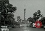 Standbild Siegessaule Berlin Deutschland, 1955, aus Sekunde 10 historischem Filmmaterial Videoclip 65675020797