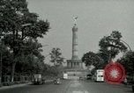 Standbild Siegessaule Berlin Deutschland, 1955, aus Sekunde 11 historischem Filmmaterial Videoclip 65675020797