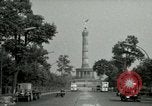 Standbild Siegessaule Berlin Deutschland, 1955, aus Sekunde 15 historischem Filmmaterial Videoclip 65675020797