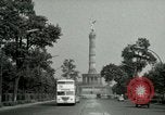 Standbild Siegessaule Berlin Deutschland, 1955, aus Sekunde 26 historischem Filmmaterial Videoclip 65675020797