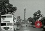 Standbild Siegessaule Berlin Deutschland, 1955, aus Sekunde 29 historischem Filmmaterial Videoclip 65675020797