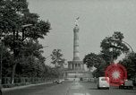 Standbild Siegessaule Berlin Deutschland, 1955, aus Sekunde 32 historischem Filmmaterial Videoclip 65675020797