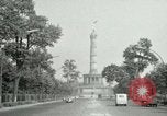 Standbild Siegessaule Berlin Deutschland, 1955, aus Sekunde 33 historischem Filmmaterial Videoclip 65675020797