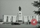 Standbild Siegessaule Berlin Deutschland, 1955, aus Sekunde 39 historischem Filmmaterial Videoclip 65675020797