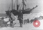 Immagine di Il Whaler Herman Arctic, 1915, secondo 45 filmato di repertorio 65675020828