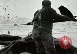 Standbild Walross Jagd Saint Lawrence Island Alaska USA, 1915, aus Sekunde 13 historischem Filmmaterial Videoclip 65675020844