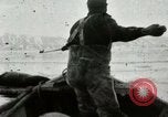 Standbild Walross Jagd Saint Lawrence Island Alaska USA, 1915, aus Sekunde 14 historischem Filmmaterial Videoclip 65675020844