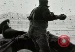 Standbild Walross Jagd Saint Lawrence Island Alaska USA, 1915, aus Sekunde 17 historischem Filmmaterial Videoclip 65675020844
