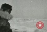 Standbild Walross Jagd Saint Lawrence Island Alaska USA, 1915, aus Sekunde 61 historischem Filmmaterial Videoclip 65675020844