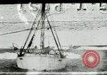 Standbild Captain Pedersen von Whaler Herman Trades mit Eskimos Indian Point Alaska USA, 1915, aus Sekunde 1 historischem Filmmaterial Videoclip 65675020846