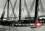 Standbild Captain Pedersen von Whaler Herman Trades mit Eskimos Indian Point Alaska USA, 1915, aus Sekunde 10 historischem Filmmaterial Videoclip 65675020846