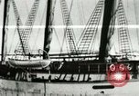 Standbild Captain Pedersen von Whaler Herman Trades mit Eskimos Indian Point Alaska USA, 1915, aus Sekunde 13 historischem Filmmaterial Videoclip 65675020846