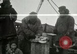 Standbild Captain Pedersen von Whaler Herman Trades mit Eskimos Indian Point Alaska USA, 1915, aus Sekunde 15 historischem Filmmaterial Videoclip 65675020846
