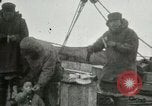 Standbild Captain Pedersen von Whaler Herman Trades mit Eskimos Indian Point Alaska USA, 1915, aus Sekunde 22 historischem Filmmaterial Videoclip 65675020846