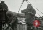 Standbild Captain Pedersen von Whaler Herman Trades mit Eskimos Indian Point Alaska USA, 1915, aus Sekunde 23 historischem Filmmaterial Videoclip 65675020846