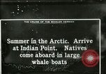 Standbild Captain Pedersen von Whaler Herman Trades mit Eskimos Indian Point Alaska USA, 1915, aus Sekunde 39 historischem Filmmaterial Videoclip 65675020846