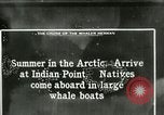 Standbild Captain Pedersen von Whaler Herman Trades mit Eskimos Indian Point Alaska USA, 1915, aus Sekunde 40 historischem Filmmaterial Videoclip 65675020846