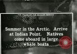 Standbild Captain Pedersen von Whaler Herman Trades mit Eskimos Indian Point Alaska USA, 1915, aus Sekunde 42 historischem Filmmaterial Videoclip 65675020846