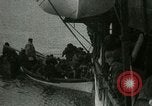 Standbild Captain Pedersen von Whaler Herman Trades mit Eskimos Indian Point Alaska USA, 1915, aus Sekunde 52 historischem Filmmaterial Videoclip 65675020846