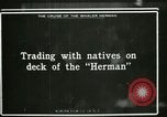 Standbild Captain Pedersen von Whaler Herman Trades mit Eskimos Indian Point Alaska USA, 1915, aus Sekunde 60 historischem Filmmaterial Videoclip 65675020846
