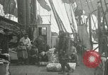 Standbild Captain Pedersen von Whaler Herman Trades mit Eskimos Indian Point Alaska USA, 1915, aus Sekunde 62 historischem Filmmaterial Videoclip 65675020846