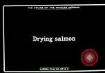 Standbild Alaskan Dorf Alaska USA, 1915, aus Sekunde 1 historischem Filmmaterial Videoclip 65675020847
