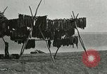 Standbild Alaskan Dorf Alaska USA, 1915, aus Sekunde 8 historischem Filmmaterial Videoclip 65675020847