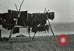 Standbild Alaskan Dorf Alaska USA, 1915, aus Sekunde 9 historischem Filmmaterial Videoclip 65675020847