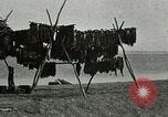 Standbild Alaskan Dorf Alaska USA, 1915, aus Sekunde 10 historischem Filmmaterial Videoclip 65675020847