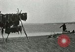 Standbild Alaskan Dorf Alaska USA, 1915, aus Sekunde 14 historischem Filmmaterial Videoclip 65675020847