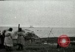 Standbild Eskimo Village Point Barrow Alaska USA, 1915, aus Sekunde 28 historischem Filmmaterial Videoclip 65675020852