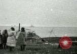 Standbild Eskimo Village Point Barrow Alaska USA, 1915, aus Sekunde 31 historischem Filmmaterial Videoclip 65675020852