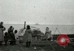 Standbild Eskimo Village Point Barrow Alaska USA, 1915, aus Sekunde 36 historischem Filmmaterial Videoclip 65675020852