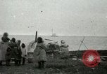 Standbild Eskimo Village Point Barrow Alaska USA, 1915, aus Sekunde 37 historischem Filmmaterial Videoclip 65675020852