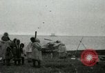 Standbild Eskimo Village Point Barrow Alaska USA, 1915, aus Sekunde 38 historischem Filmmaterial Videoclip 65675020852