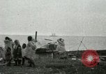 Standbild Eskimo Village Point Barrow Alaska USA, 1915, aus Sekunde 39 historischem Filmmaterial Videoclip 65675020852