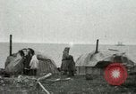 Standbild Eskimo Village Point Barrow Alaska USA, 1915, aus Sekunde 41 historischem Filmmaterial Videoclip 65675020852